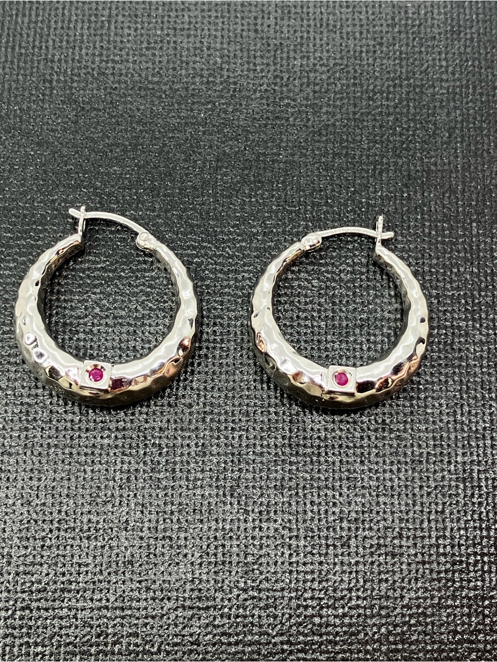 Vtg 925 Sterling Silver Ruby Accent ELLE Hammered Tapered Hoop Earrings